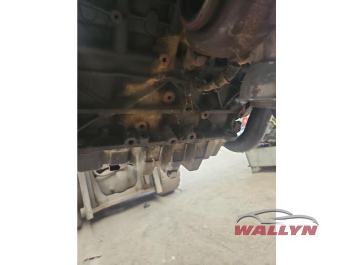 Engine from a Volkswagen Passat Variant (3C5) 2.0 TDI 16V 140 2008