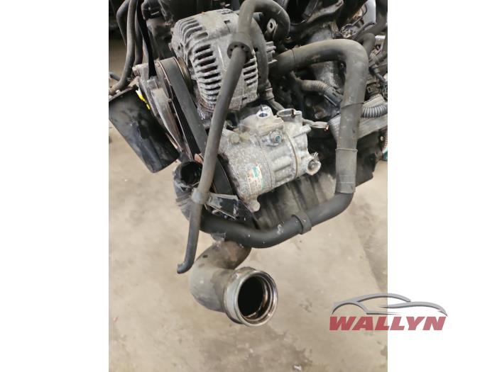 Engine from a Volkswagen Passat Variant (3C5) 2.0 TDI 16V 140 2008