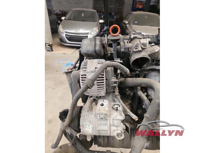 Engine from a Volkswagen Passat Variant (3C5) 2.0 TDI 16V 140 2008