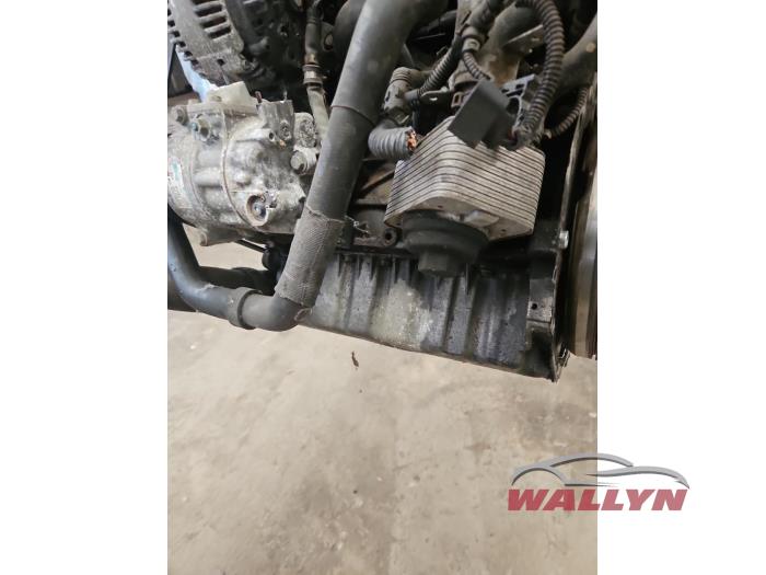 Engine from a Volkswagen Passat Variant (3C5) 2.0 TDI 16V 140 2008