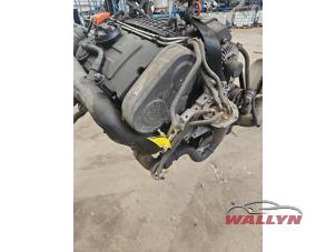 Engine from a Volkswagen Passat Variant (3C5) 2.0 TDI 16V 140 2008