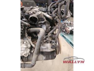 Engine from a Volkswagen Passat Variant (3C5) 2.0 TDI 16V 140 2008
