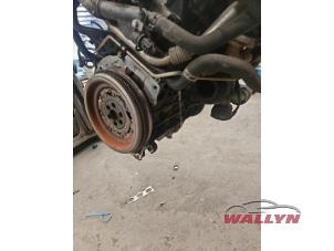 Engine from a Volkswagen Passat Variant (3C5) 2.0 TDI 16V 140 2008