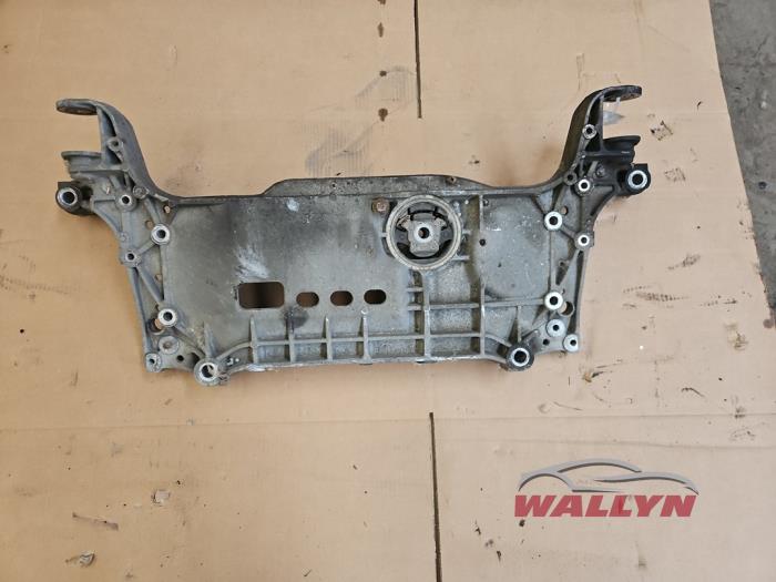 Used Subframe Volkswagen Passat Variant (3C5) 2.0 TDI 16V 140 Price on request offered by Wallyn COMMV