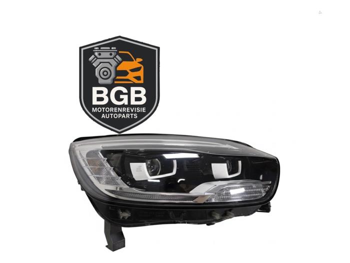 Używane Reflektor prawy Renault Grand Scénic IV (RFAR) 1.3 TCE 115 16V Cena € 675,00 Procedura marży oferowane przez BGB Motorenrevisie & Autoparts