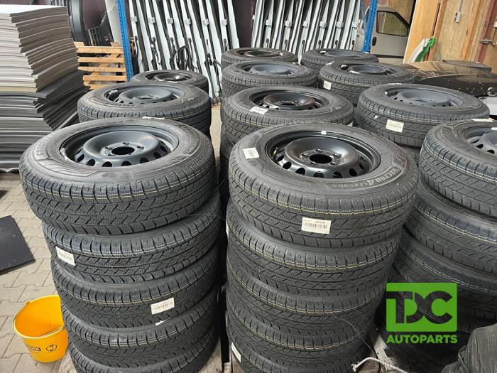 Begagnade Däck Renault Master IV Pris € 90,75 Inklusive moms erbjuds av TDC Autoparts