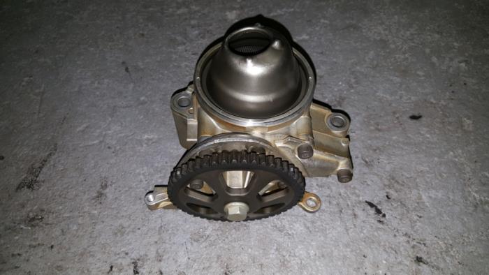 Usados Bomba de aceite Volkswagen Polo Precio € 48,40 IVA incluido ofrecido por AKAS Automaterialen