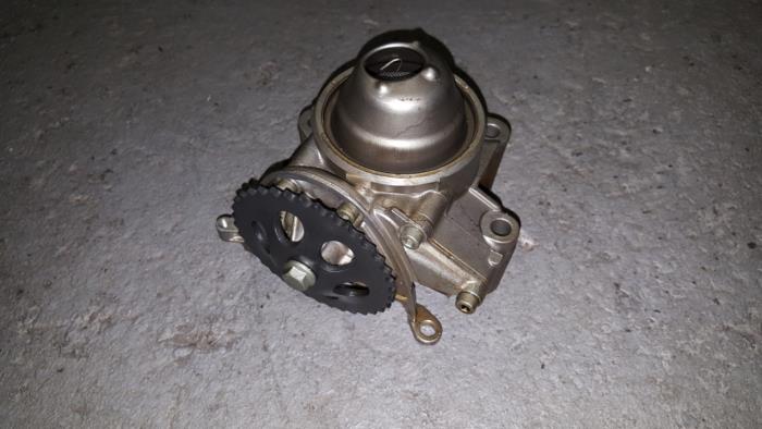 Usados Bomba de aceite Volkswagen Polo Precio € 48,40 IVA incluido ofrecido por AKAS Automaterialen