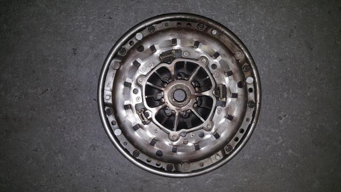 Dual mass flywheel
