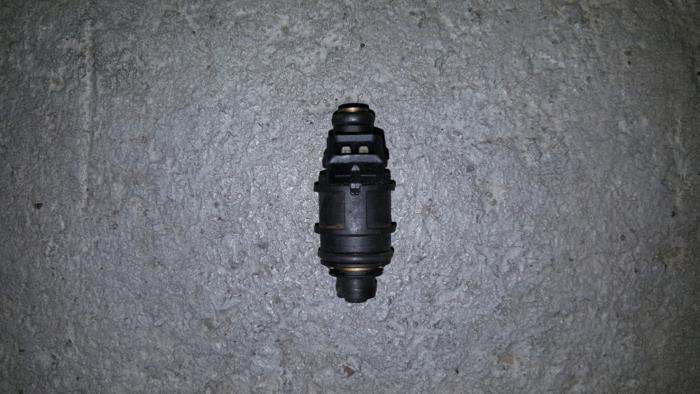 Fuel injector