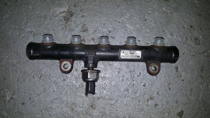 Fuel main line pipe