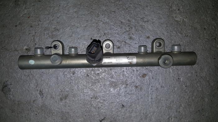 Tuyau conduite principale de carburant