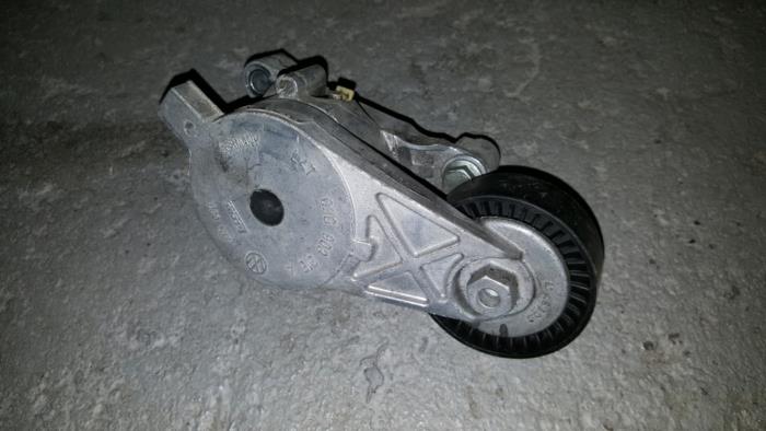 Usados Tensor correa múltiple Volkswagen Golf Precio € 42,35 IVA incluido ofrecido por AKAS Automaterialen