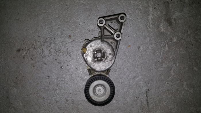 Gebrauchte Spanrolle multiriem Volkswagen Golf Preis € 42,35 Mit Mehrwertsteuer angeboten von AKAS Automaterialen