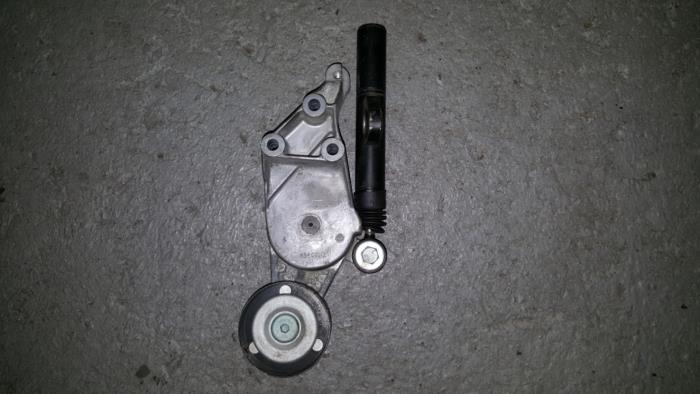 Usados Tensor correa múltiple Seat Leon Precio € 36,30 IVA incluido ofrecido por AKAS Automaterialen