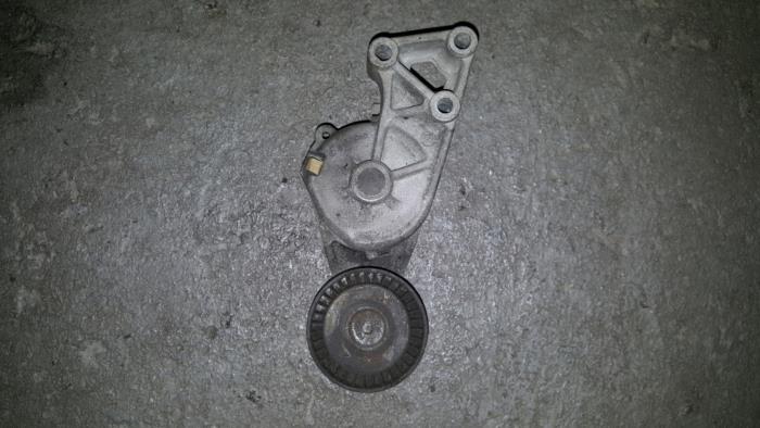 Usados Tensor correa múltiple Audi A3 Precio € 42,35 IVA incluido ofrecido por AKAS Automaterialen