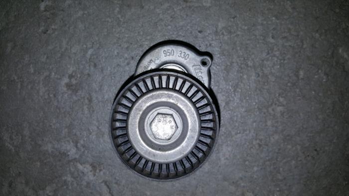 Usados Tensor correa múltiple Audi A3 Precio € 42,35 IVA incluido ofrecido por AKAS Automaterialen