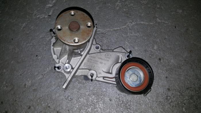 Begagnade Vattenpump Ford Focus Pris € 48,40 Inklusive moms erbjuds av AKAS Automaterialen