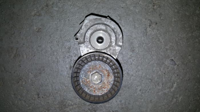 Usados Tensor correa múltiple Opel Astra Precio € 48,40 IVA incluido ofrecido por AKAS Automaterialen