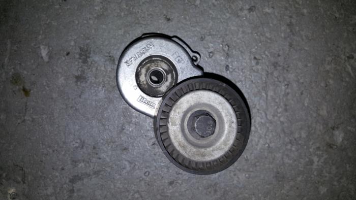 Usados Tensor correa múltiple Opel Corsa Precio € 24,20 IVA incluido ofrecido por AKAS Automaterialen