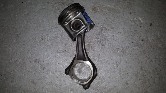 Usados Pistón Fiat Ducato Precio € 60,50 IVA incluido ofrecido por AKAS Automaterialen