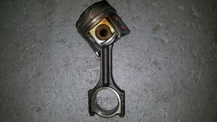 Usagé Piston Renault Master Prix € 36,30 Prix TTC proposé par AKAS Automaterialen