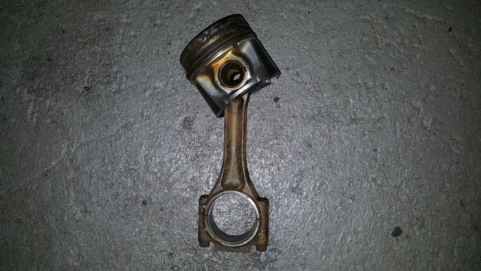 Used Piston Volkswagen Polo Price € 36,30 Inclusive VAT offered by AKAS Automaterialen