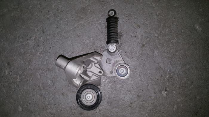 Usados Tensor correa múltiple Citroen BX Precio € 36,30 IVA incluido ofrecido por AKAS Automaterialen