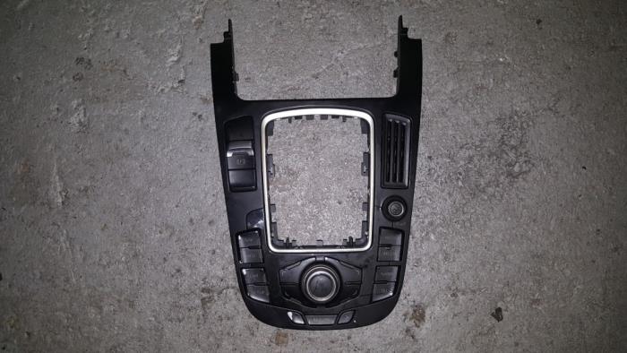 Head unit multimedia control