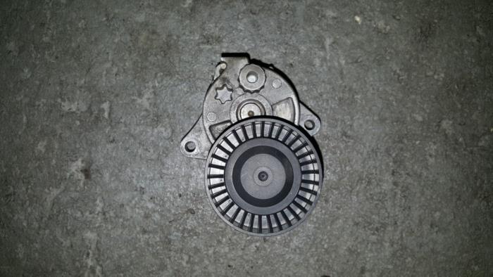 Usados Tensor correa múltiple BMW X5 Precio € 30,25 IVA incluido ofrecido por AKAS Automaterialen