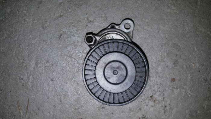 Usados Tensor correa múltiple Rover 75 Precio € 12,10 IVA incluido ofrecido por AKAS Automaterialen