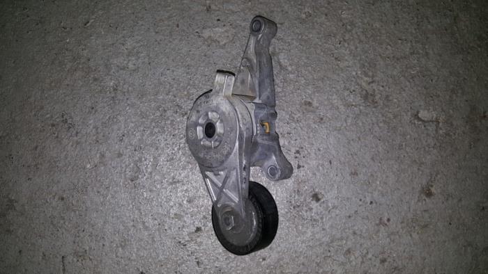 Usados Tensor correa múltiple Volkswagen Passat Precio € 30,25 IVA incluido ofrecido por AKAS Automaterialen