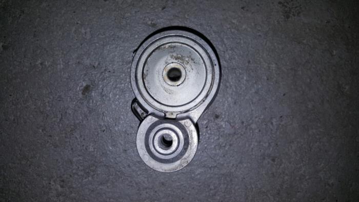 Usados Tensor correa múltiple Alfa Romeo 156 Precio € 12,10 IVA incluido ofrecido por AKAS Automaterialen