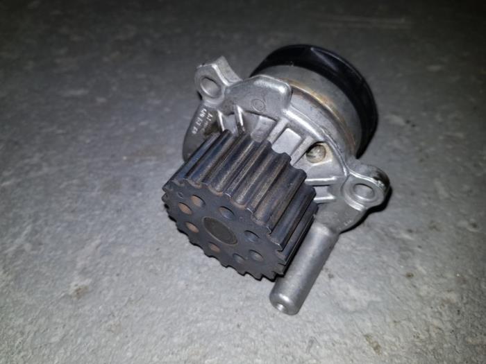 Begagnade Vattenpump Audi A4 Pris € 24,20 Inklusive moms erbjuds av AKAS Automaterialen