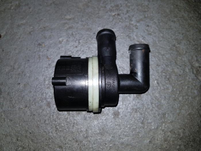 Begagnade Vattenpump Audi A4 Pris € 60,50 Inklusive moms erbjuds av AKAS Automaterialen