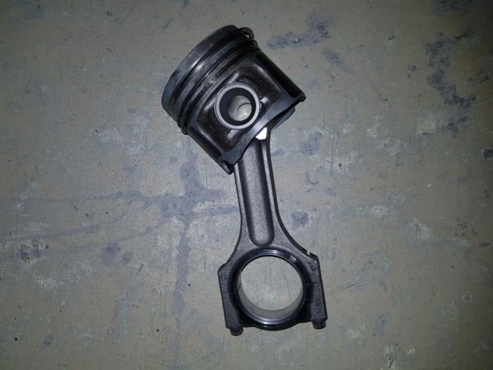 Usados Pistón BMW 1-Serie Precio € 60,50 IVA incluido ofrecido por AKAS Automaterialen