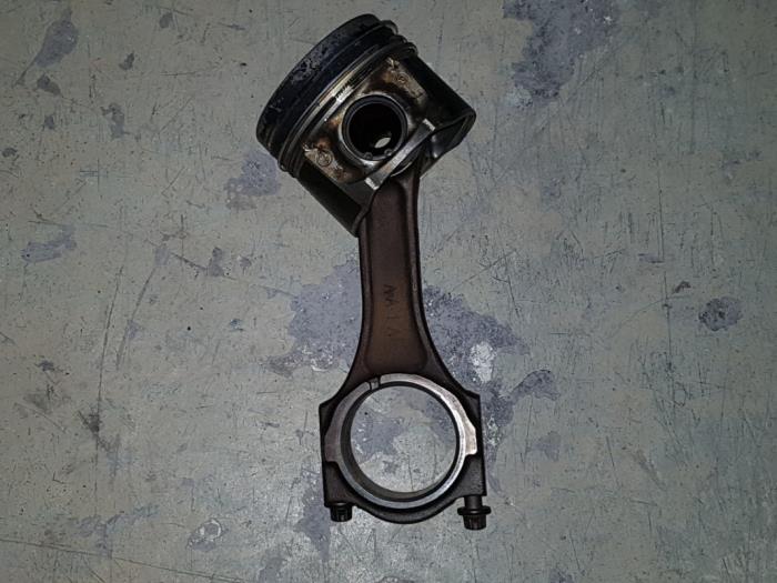 Usados Pistón Mazda 6 Precio € 60,50 IVA incluido ofrecido por AKAS Automaterialen
