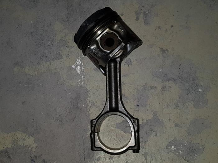 Usagé Piston Renault Master Prix € 36,30 Prix TTC proposé par AKAS Automaterialen