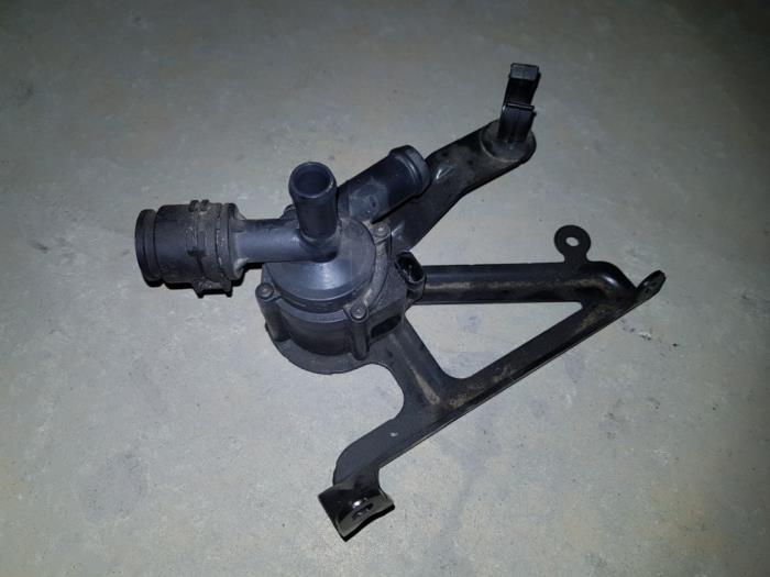 Begagnade Vattenpump BMW 1-Serie Pris € 60,50 Inklusive moms erbjuds av AKAS Automaterialen
