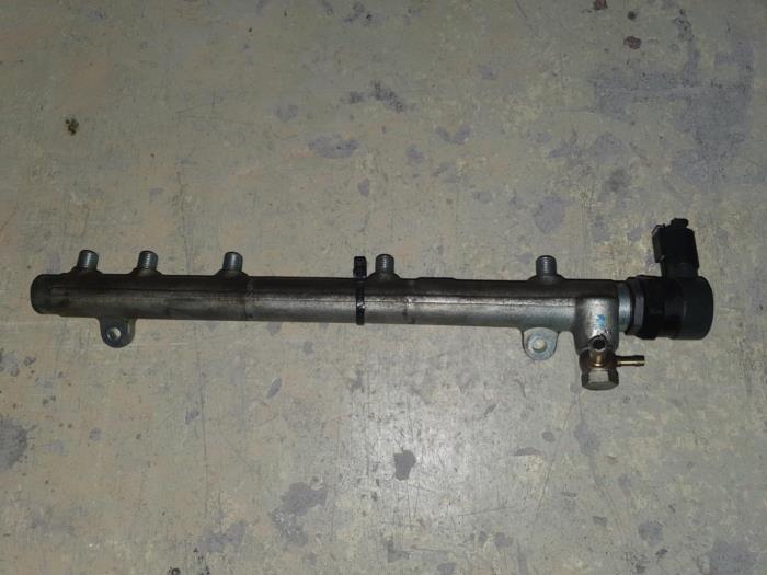 Fuel main line pipe