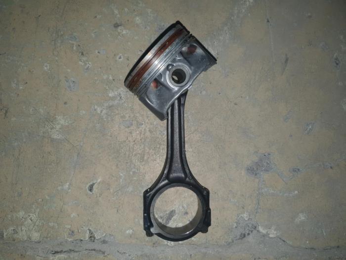 Usagé Piston Mercedes A-Klasse Prix € 121,00 Prix TTC proposé par AKAS Automaterialen