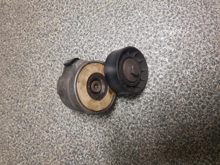 Usados Tensor correa múltiple Fiat Punto Precio € 12,10 IVA incluido ofrecido por AKAS Automaterialen