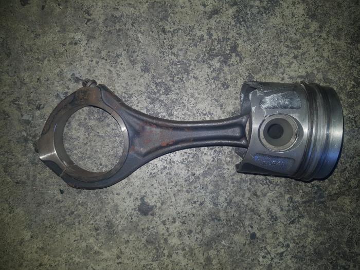 Usagé Piston Mercedes E-Klasse Prix € 90,75 Prix TTC proposé par AKAS Automaterialen