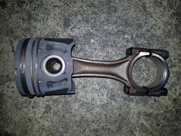 Usados Pistón Peugeot 308 Precio € 60,50 IVA incluido ofrecido por AKAS Automaterialen