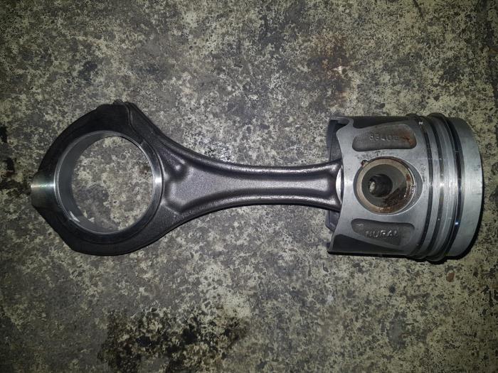 Usagé Piston Mercedes Viano Prix € 90,75 Prix TTC proposé par AKAS Automaterialen