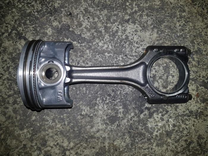 Used Piston Volkswagen E-Golf Price € 121,00 Inclusive VAT offered by AKAS Automaterialen