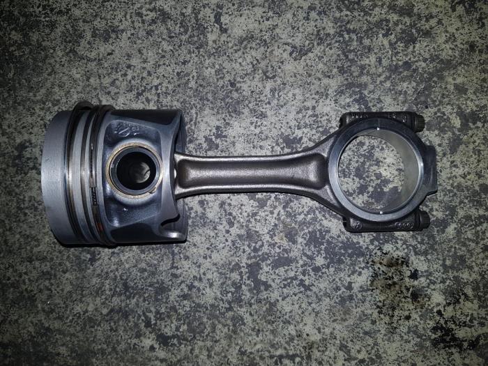 Usagé Piston Audi A4 Prix € 48,40 Prix TTC proposé par AKAS Automaterialen