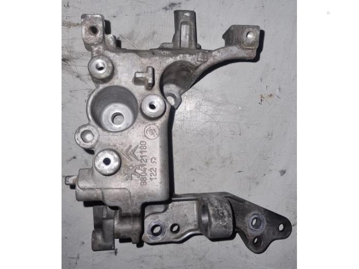 Usagé Support dynamo haut Peugeot 208 Prix € 24,20 Prix TTC proposé par AKAS Automaterialen