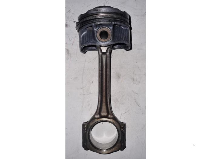 Used Piston Peugeot 308 Price € 60,50 Inclusive VAT offered by AKAS Automaterialen