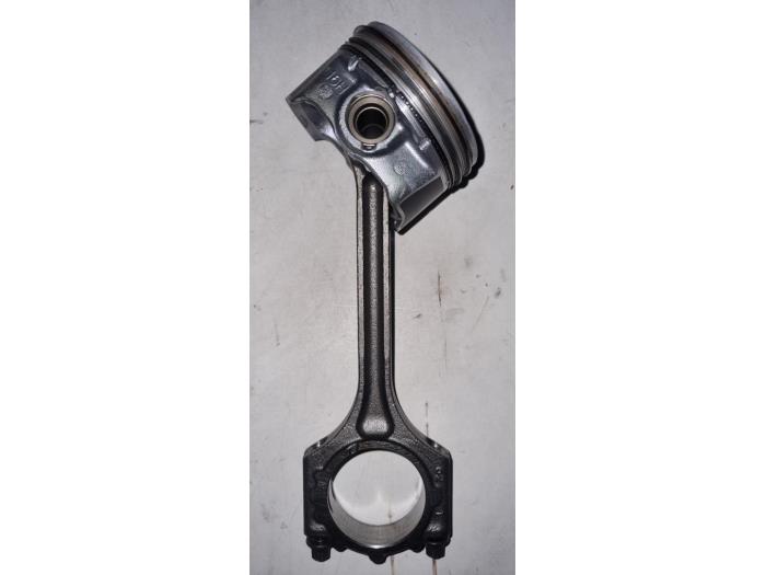Usados Pistón Kia Stonic Precio € 48,40 IVA incluido ofrecido por AKAS Automaterialen